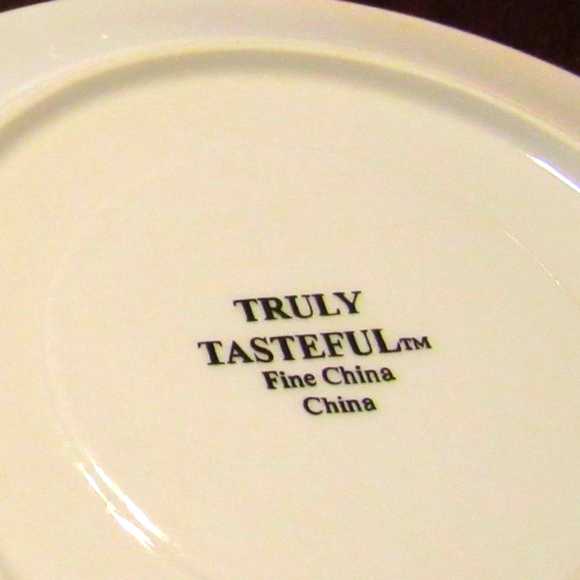 🎄Vintage Christmas Holly Berries 24K Gold Tea Cup/Saucer/Dessert Plate Set - Picture 15 of 15